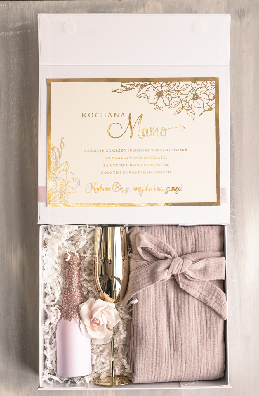 Prezenty dla Mamy zestawy w welurowych i ozdobnych pudełkach  pomysł na prezent dla mamy, pudełko z życzeniami dla Mamy, box prezentowy ze szlafrokiem z okazji Dnia Mamy szlafrok dla mamy0