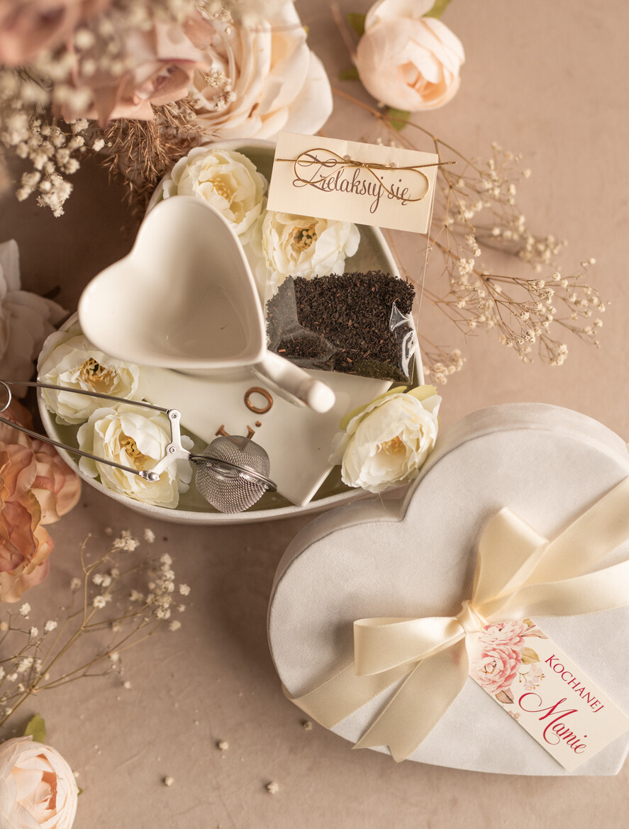 Prezenty dla Mamy zestawy w welurowych i ozdobnych pudełkach  prezent dla Mamy czekoladki, prezent na dzień mamy filiżanka z zaparzaczem, prezent dla mamy w ozdobnym pudełku8