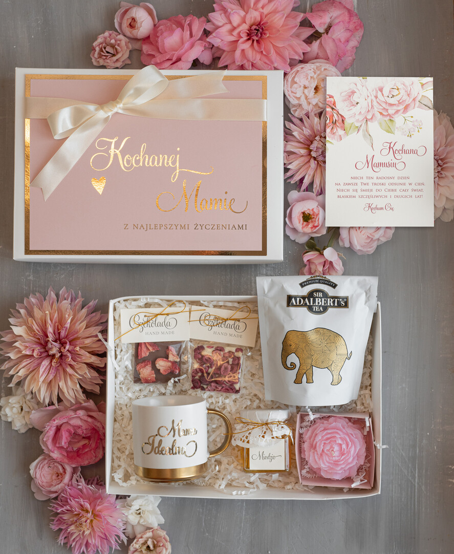 Prezenty dla Mamy zestawy w welurowych i ozdobnych pudełkach  prezent urodzinowy dla Mamy, wyjątkowy prezent na dzień mamy, box prezentowy dla mamy z kubkiem, pomysł na prezent z okazji dnia Mamy, kubek z napisem Mama0