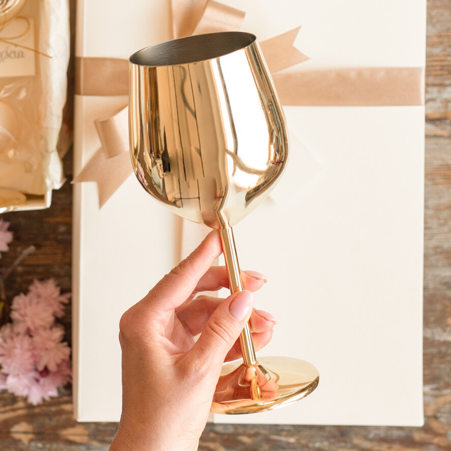 Prezenty dla Mamy zestawy w welurowych i ozdobnych pudełkach  Pomysł na prezent z okazji dnia mamy, Złoty Kielszek i nalepka na butelkę Zestaw Prezentowy dla Mamy z zyczeniami3