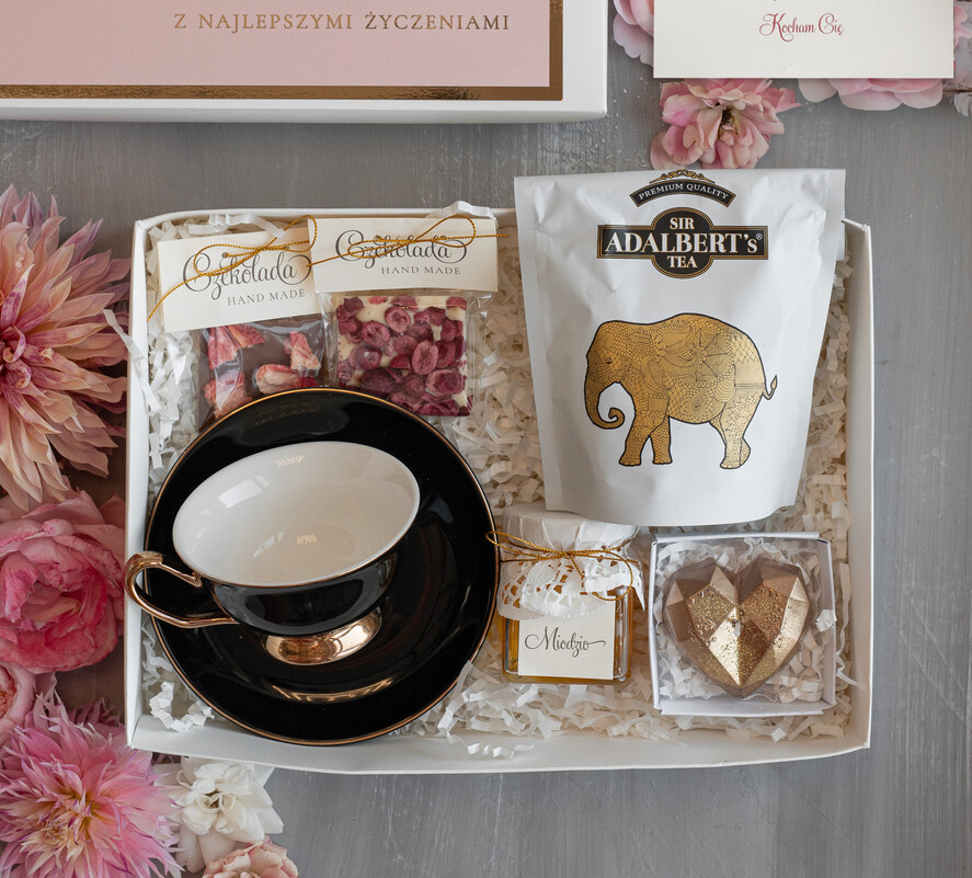 Prezenty dla Mamy zestawy w welurowych i ozdobnych pudełkach  Pomysł na prezent z okazji Dnia Mamy, jaki prezent kupić na Dzień Mamy, boxy prezentowe dla mamy, zestawy prezentowe dla Mamy1