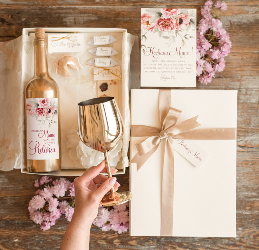 Prezenty dla Mamy zestawy w welurowych i ozdobnych pudełkach  prezent urodzinowy dla Mamy, złoty kieliszek do wina, prezent dla Mamy, pomysł na prezent z okazji dnia Matki3