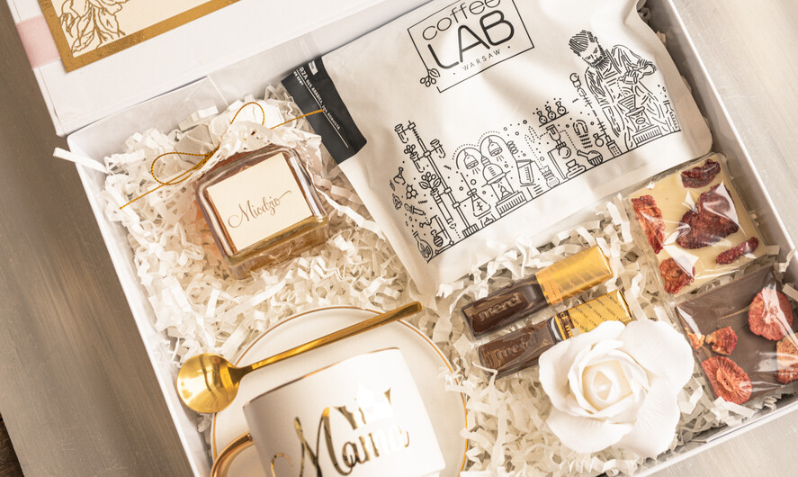 Prezenty dla Mamy zestawy w welurowych i ozdobnych pudełkach  pomysły na prezenty na dzień mamy, boxy prezentowy dla mamy z filiżanką , pomysł na prezent z okazji dnia Mamy, filiżanka z napisem Mama4