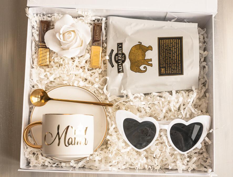 Prezenty dla Mamy zestawy w welurowych i ozdobnych pudełkach  wyjątkowy prezent na dzień mamy, box prezentowy dla mamy z kubkiem, pomysł na prezent z okazji dnia Mamy, kubek z napisem Mama1