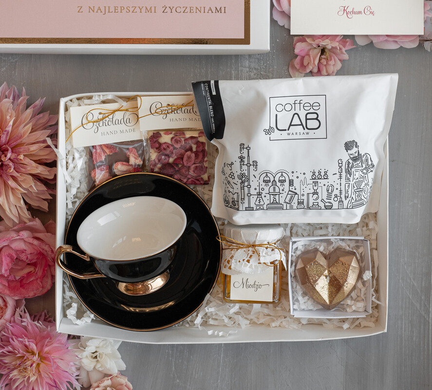 Prezenty dla Mamy zestawy w welurowych i ozdobnych pudełkach  Fajne pomysły na prezent z okazji Dnia Mamy, co kupić na Dzień Mamy, box prezentowy dla mamy, zestawy prezentowe dla Mamy1
