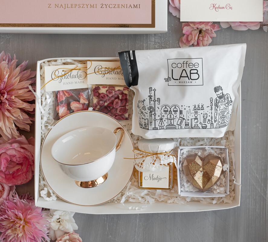 Prezenty dla Mamy zestawy w welurowych i ozdobnych pudełkach  prezent urodzinowy dla Mamy, Fajne pomysły na prezent z okazji Dnia Mamy, co kupić na Dzień Mamy, box prezentowy dla mamy, zestawy prezentowe dla Mamy1