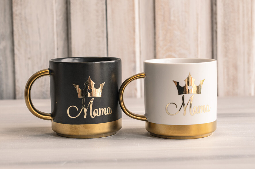 Prezenty dla Mamy zestawy w welurowych i ozdobnych pudełkach  elegancki prezent na dzień mamy, box prezentowy dla mamy z kubkiem, pomysł na prezent z okazji dnia Mamy, kubek z napisem Mama2