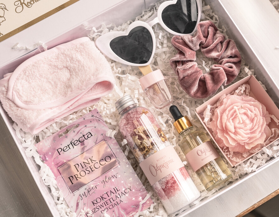 Prezenty dla Mamy zestawy w welurowych i ozdobnych pudełkach  zestaw kosmetyków dla Mamy, box prezentowy z okazji Dnia Mamy, box kosmetyczny dla Mamy, pomysł na prezent z okazji dnia Mamy3
