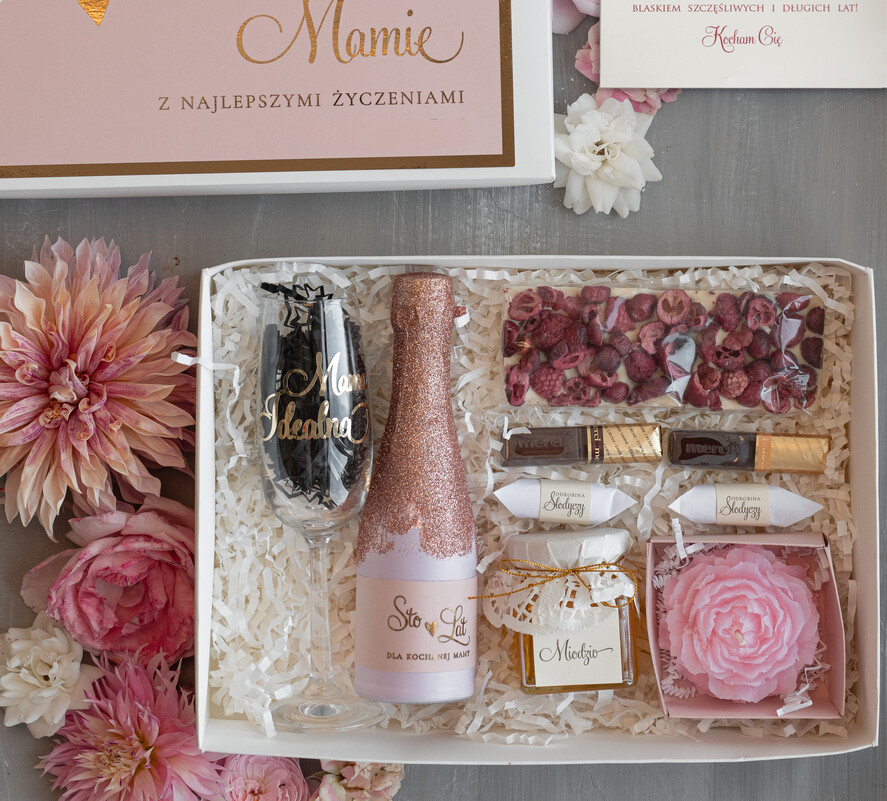 Prezenty dla Mamy zestawy w welurowych i ozdobnych pudełkach  Prezent dla Mamy szampanówka Mama Idealna, Fajne pomysły na prezent dla Mamy, prezenty z okazji Dnia Mamy, box prezentowy dla mamy na urosziny1