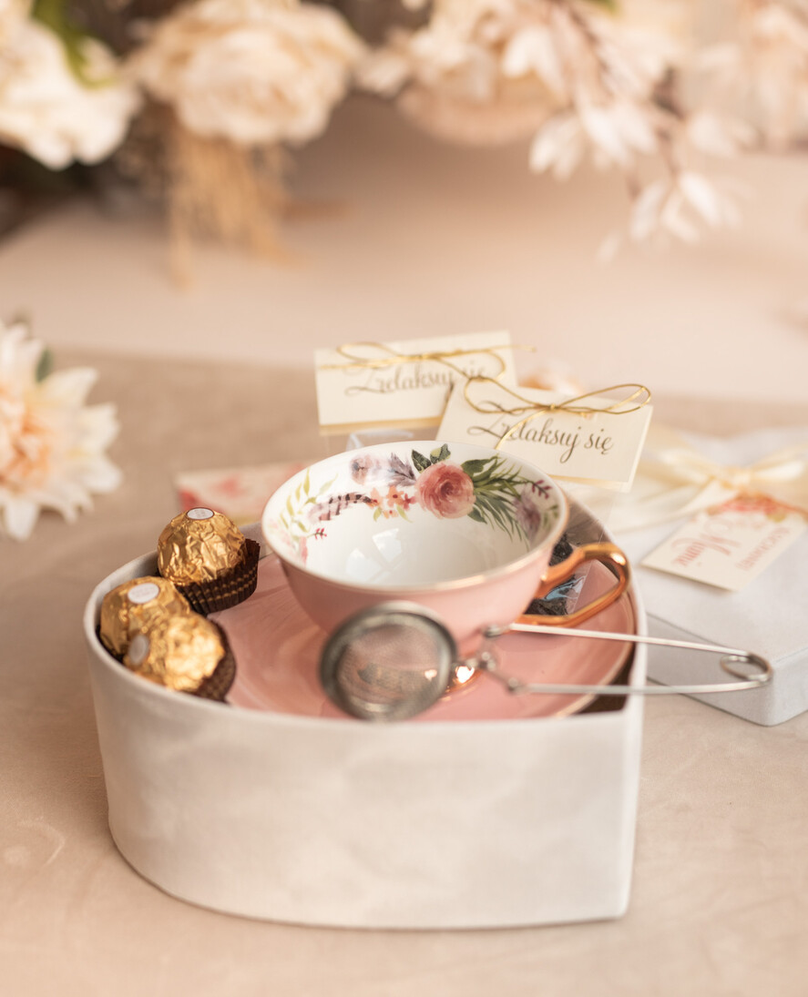 Prezenty dla Mamy zestawy w welurowych i ozdobnych pudełkach  prezent dla Mamy czekoladki, prezent na dzień mamy filiżanka z zaparzaczem, prezent dla mamy w ozdobnym pudełku20