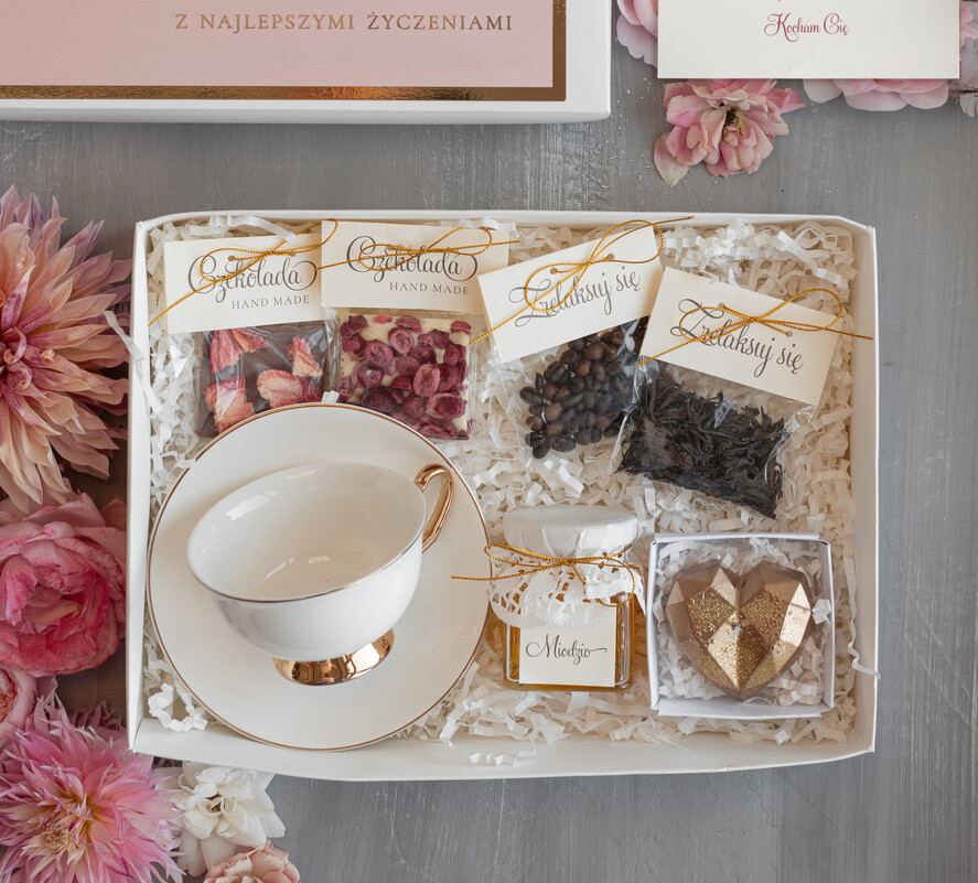 Prezenty dla Mamy zestawy w welurowych i ozdobnych pudełkach  prezent urodzinowy dla Mamy, Fajne pomysły na prezent z okazji Dnia Mamy, co kupić na Dzień Mamy, box prezentowy dla mamy, zestawy prezentowe dla Mamy1