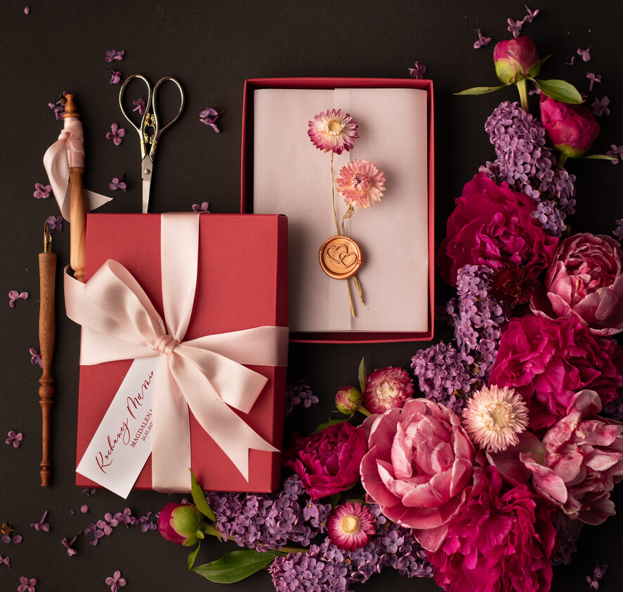 Prezenty dla Mamy kartki i magnesy na lodówkę z życzeniami  Pomysł prezent dla Mamy, Kartka z zyczeniami na Dzień Mamy w pudełeczku z lakiem i kwiatkami 3