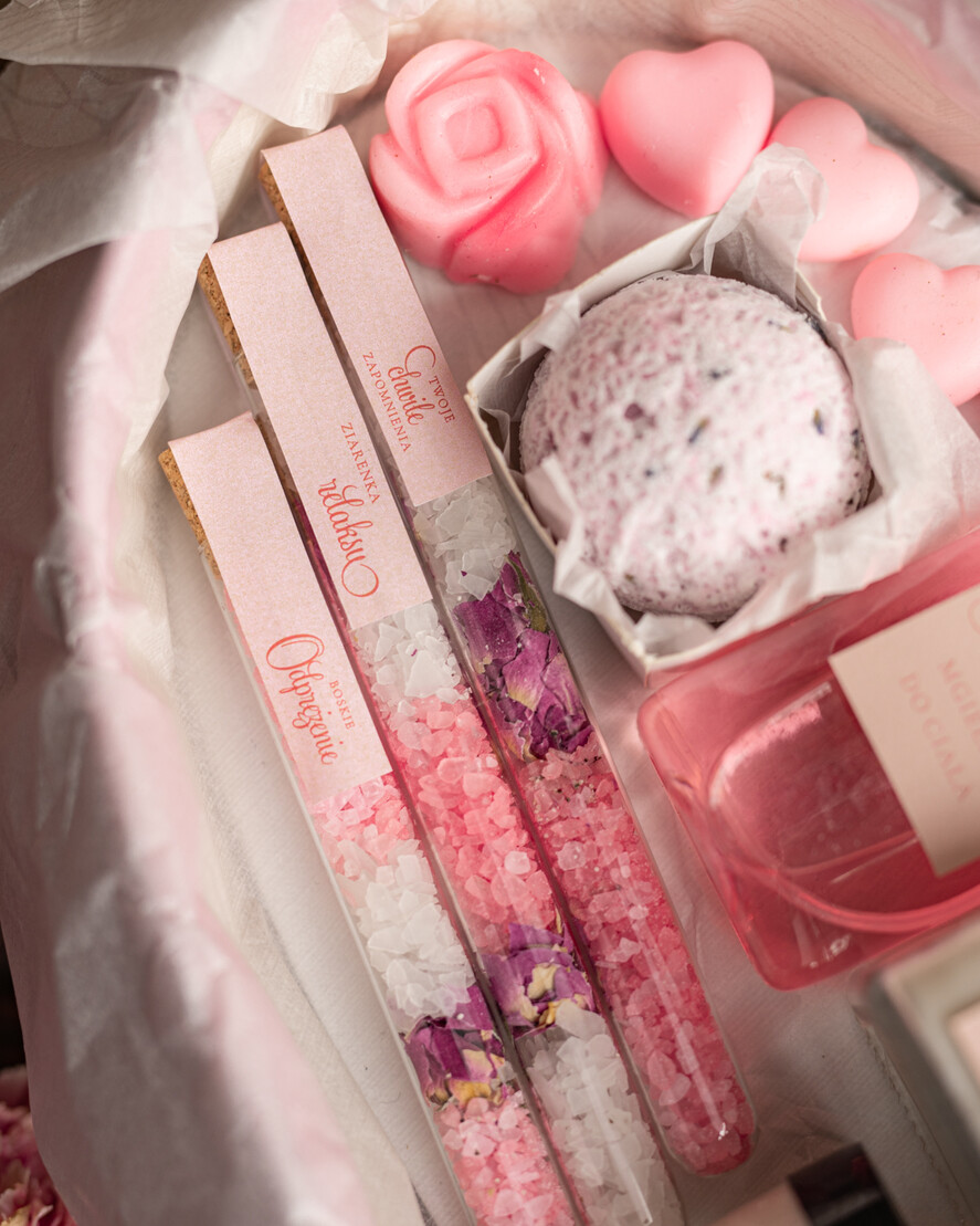 Prezenty dla Mamy Zestawy kosmetyczne  wyjątkowy prezent na dzień mamy- zestaw kosmetyczny w welurowym pudełku sole do kąpieli Praktyczny Prezent dla Mamy na Urodziny5