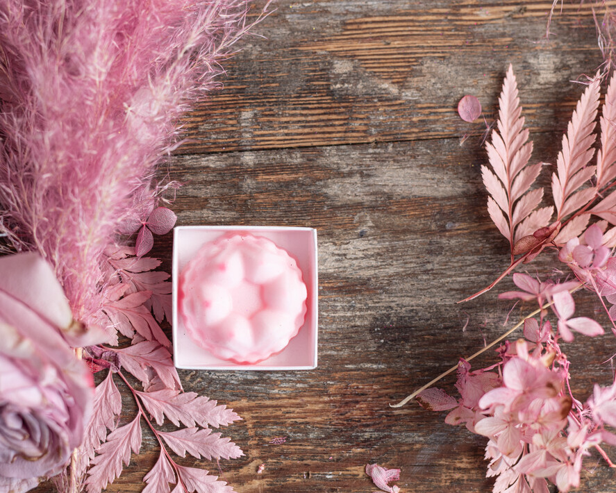 Prezenty dla Mamy Zestawy kosmetyczne  pomysł na prezent dla Mamy na urodziny małe pudełko z masażerem do twarzy  9