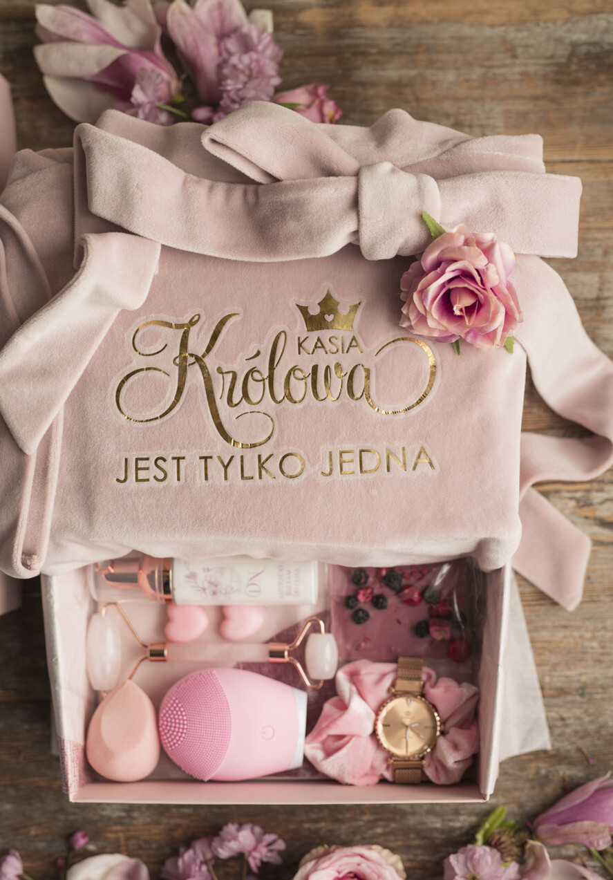 Prezenty dla Mamy Zestawy kosmetyczne   Najpiękniejszy Prezent na dzien Mamy Zestaw Szlafrok Welurowy z Napisem Zegarek Rose Gold 2