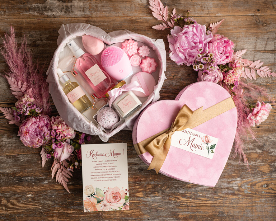 Prezenty dla Mamy Zestawy kosmetyczne  pomysł na prezent na dzień Matki-zestaw kosmetyków świeca do masażu dla Mamy na urodziny  kosmetyki naturalne0