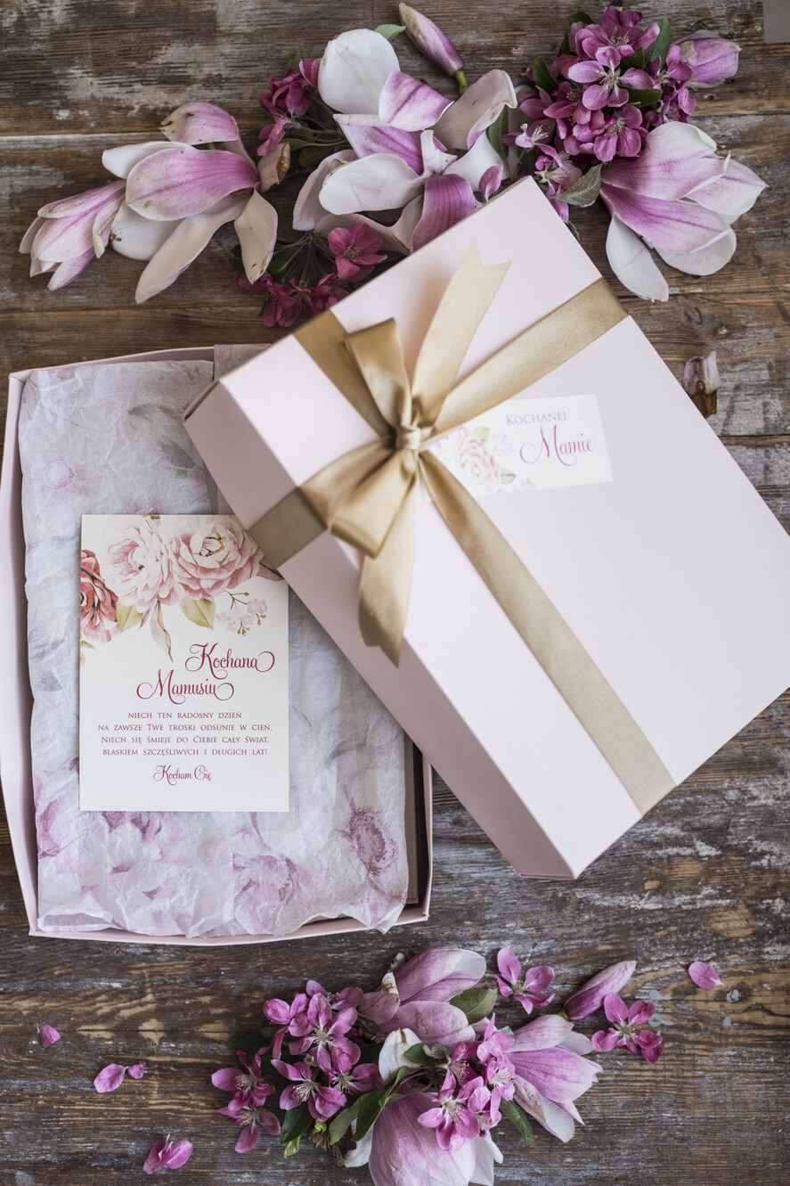 Prezenty dla Mamy Zestawy kosmetyczne  pomysł na prezent z okazji dnia mamy zestaw kosmetyków w zestawie z różową filiżanką ze spodkiem i łyżeczką 13