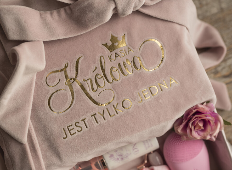 Prezenty dla Mamy Zestawy kosmetyczne   Prezent na dzien Mamy Zestaw Szlafrok Welurowy z Napisem i Kosmetyki 9