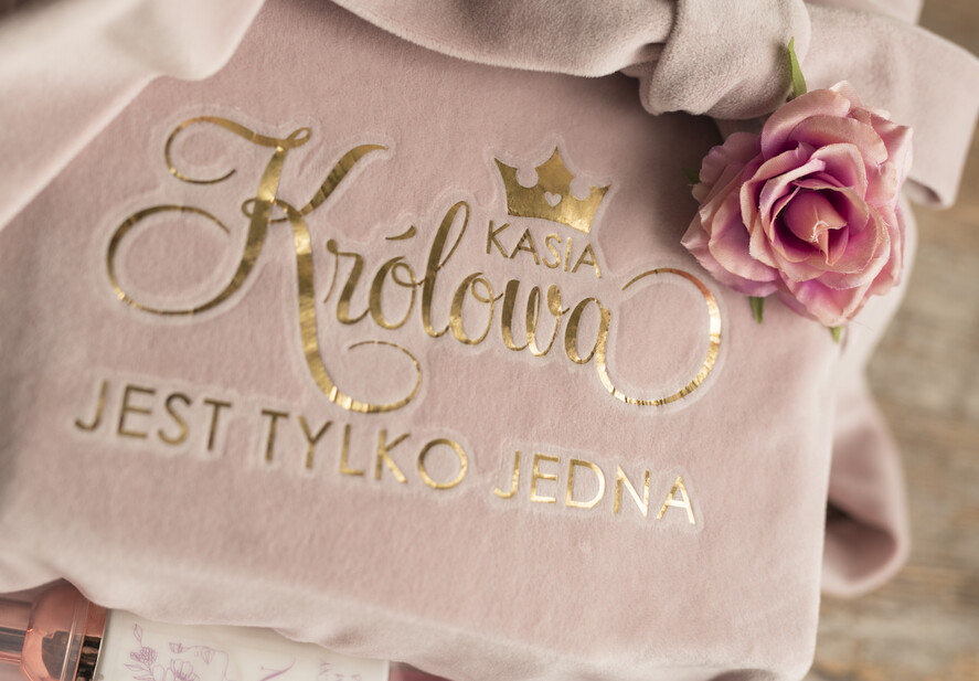 Prezenty dla Mamy Zestawy kosmetyczne   Prezent na dzien Mamy Zestaw Szlafrok Welurowy z Napisem i Kosmetyki 4