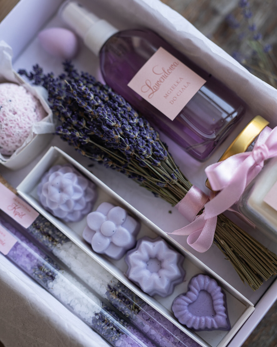 Prezenty dla Mamy Zestawy kosmetyczne  wyjątkowy prezent na dzień mamy lawendowy zestaw kosmetyków dla Mamy na urodziny  4
