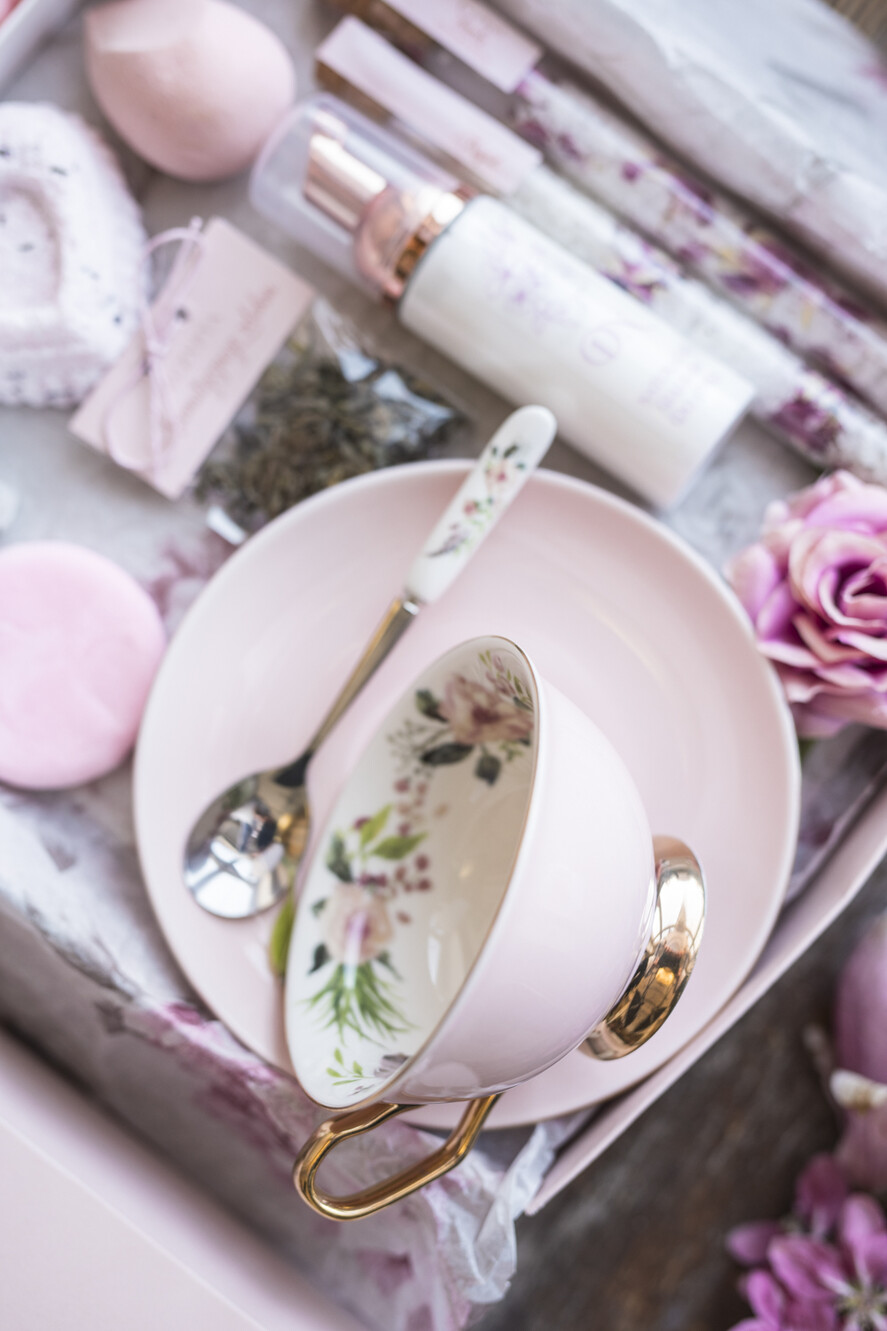 Prezenty dla Mamy Zestawy kosmetyczne  wyjątkowy prezent na dzień mamy zestaw kosmetyków i fliżanka ze spodkiem i łyżeczką dla mamy12