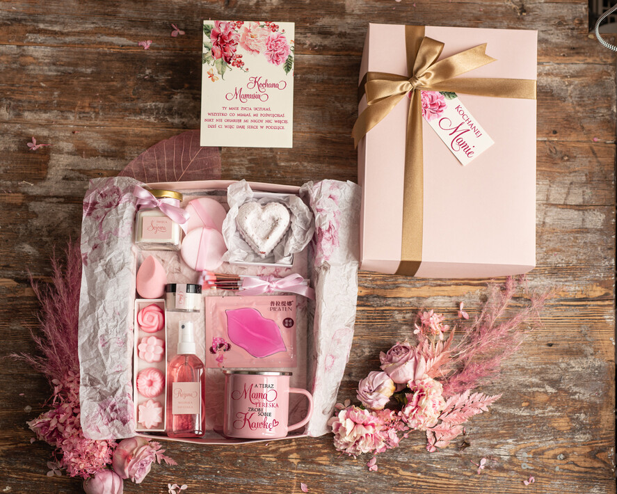 Prezenty dla Mamy Zestawy kosmetyczne  pomysł na prezent dla Mamy na urodziny zestaw kosmetyków sole do kąpieli, praktyczny prezent na dzień Matki emaliowany kubek  0