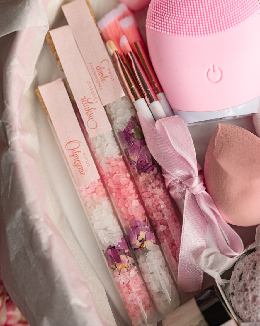 Prezenty dla Mamy Zestawy kosmetyczne  pomysł na prezent z okazji dnia mamy zestaw kosmetyków w welurowym pudełku prezent na urodziny dla Mamy6