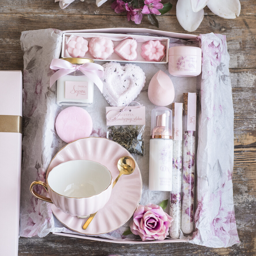 Prezenty dla Mamy Zestawy kosmetyczne  wyjątkowy prezent na dzień mamy zestaw kosmetyków i filiżanka ze spodkiem prezent dla mamy 1