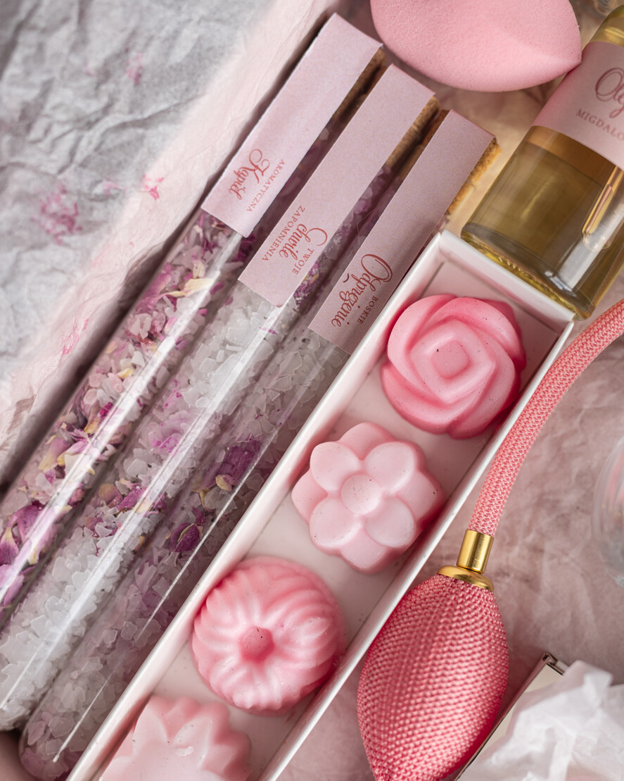 Prezenty dla Mamy Zestawy kosmetyczne  praktyczny pomysł na prezent z okazji dnia mamy zestaw kosmetyków do pielęgnacji twarzy i ciała   1