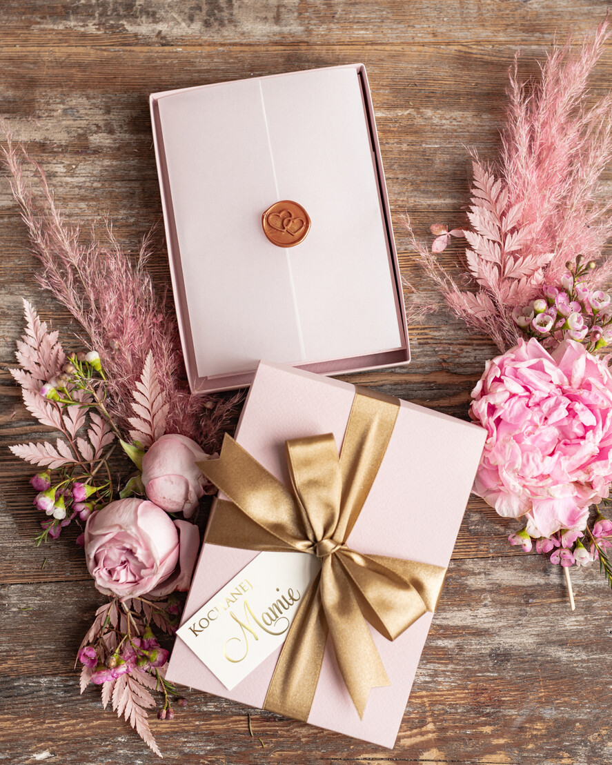 Prezenty dla Mamy biżuteria, pudełka, szkatułki na biżuterie  Prezent na Dzień Mamy zyczenia na lustrze i bransoletka  nieskończoność Upominek dla Mamy4