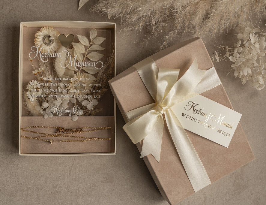 Prezenty dla Mamy biżuteria, pudełka, szkatułki na biżuterie  welurowe pudełko z kwiatami i życzeniami dla Mamy, flower box, prezent dla Mamy, pudełko z kwiatami dla Mamy, pomysł na prezent na dzień Mamy0