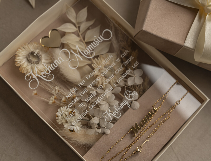 Prezenty dla Mamy biżuteria, pudełka, szkatułki na biżuterie  welurowe pudełko z kwiatami i życzeniami dla Mamy, flower box, prezent dla Mamy, pudełko z kwiatami dla Mamy, pomysł na prezent na dzień Mamy10