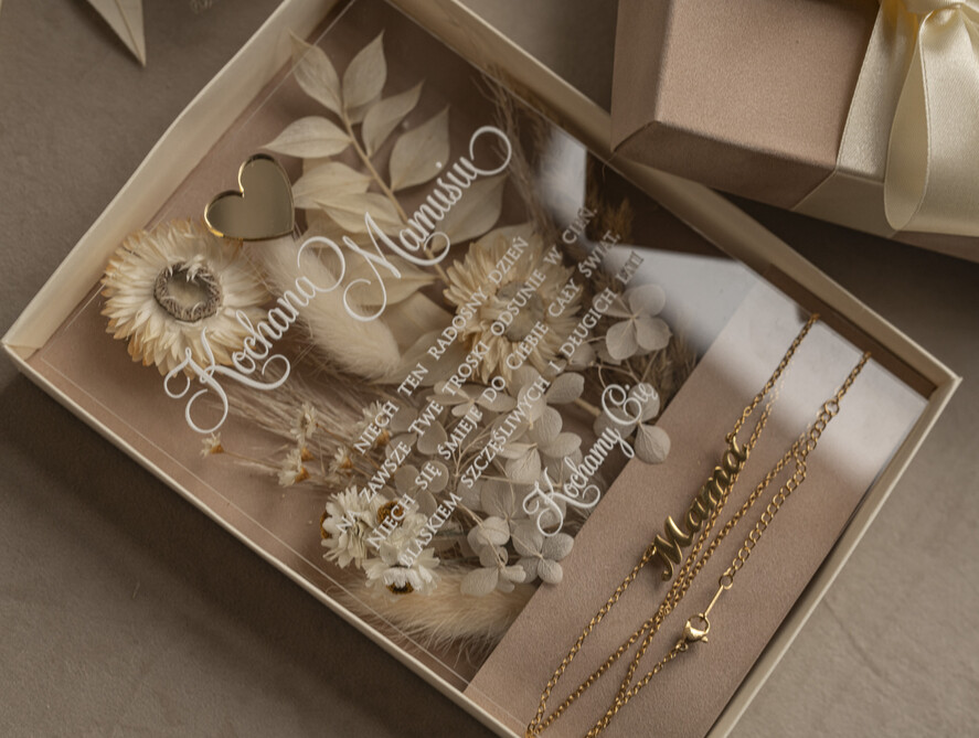 Prezenty dla Mamy biżuteria, pudełka, szkatułki na biżuterie  welurowe pudełko z kwiatami i życzeniami dla Mamy, flower box, prezent dla Mamy, pudełko z kwiatami dla Mamy, pomysł na prezent na dzień Mamy3