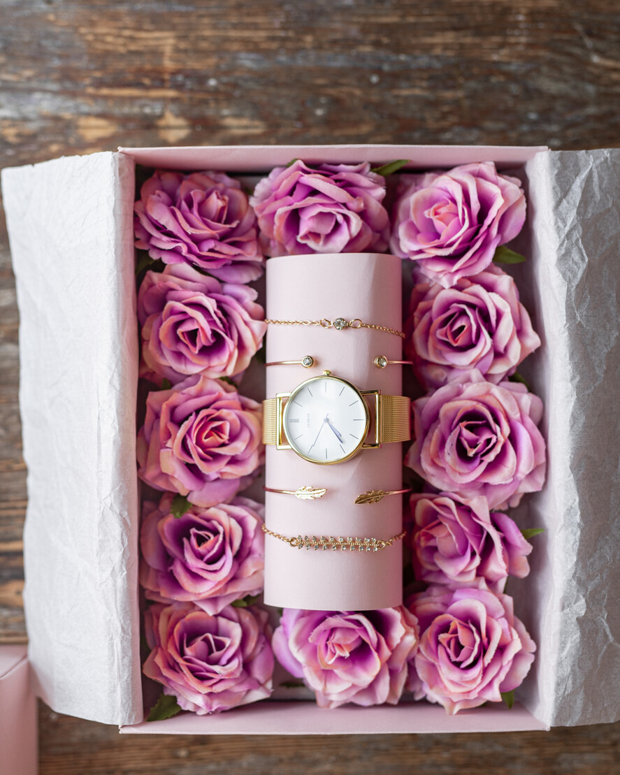 Prezenty dla Mamy biżuteria, pudełka, szkatułki na biżuterie  Prezent na Dzień Mamy Zegarek i bransoletki boho Upominek Dla Mamy Flowerbox z biżuterią0