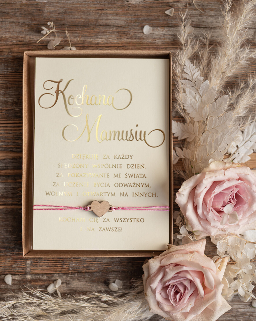 Prezenty dla Mamy biżuteria, pudełka, szkatułki na biżuterie  Pomysł prezent dla Mamy, Kartka z zyczeniami na Dzień Mamy w pudełeczku z Bransoletką serce2