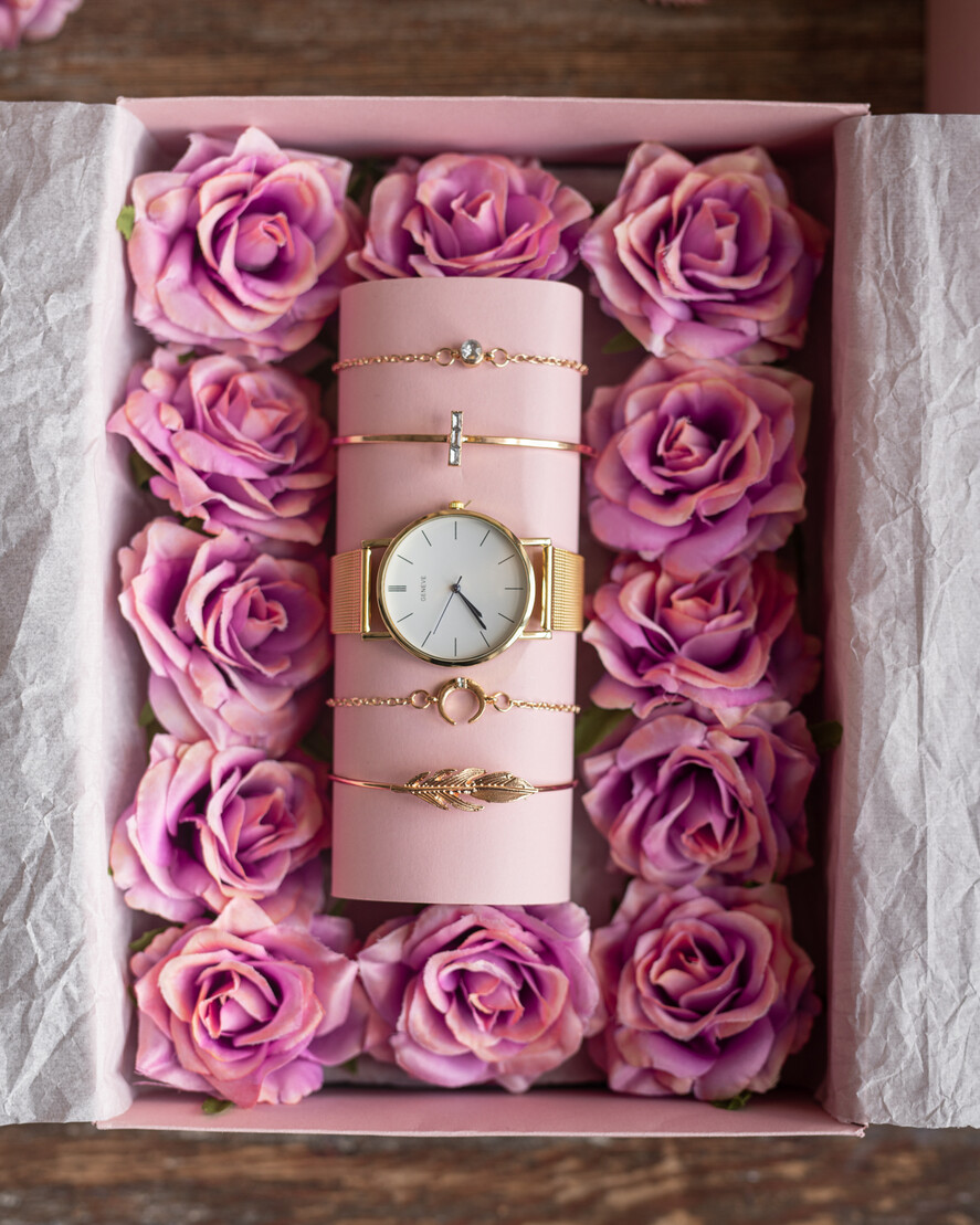 Prezenty dla Mamy biżuteria, pudełka, szkatułki na biżuterie  Prezent na Dzień Mamy Zegarek i bransoletki Upominek Dla Mamy Flowerbox z biżuterią5