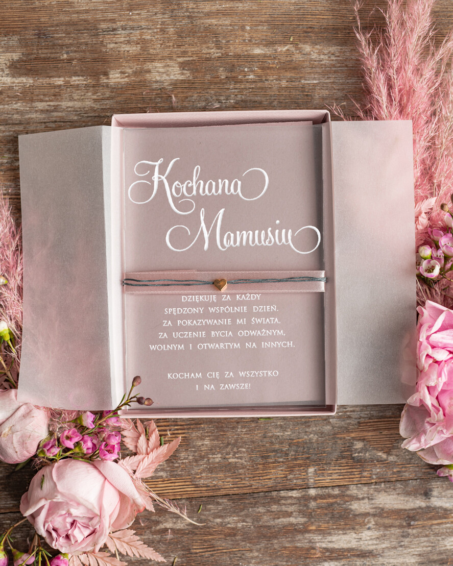 Prezenty dla Mamy biżuteria, pudełka, szkatułki na biżuterie  Pomysł prezent dla Mamy, Kartka z zyczeniami na Dzień Mamy w pudełeczku z Bransoletką serce1