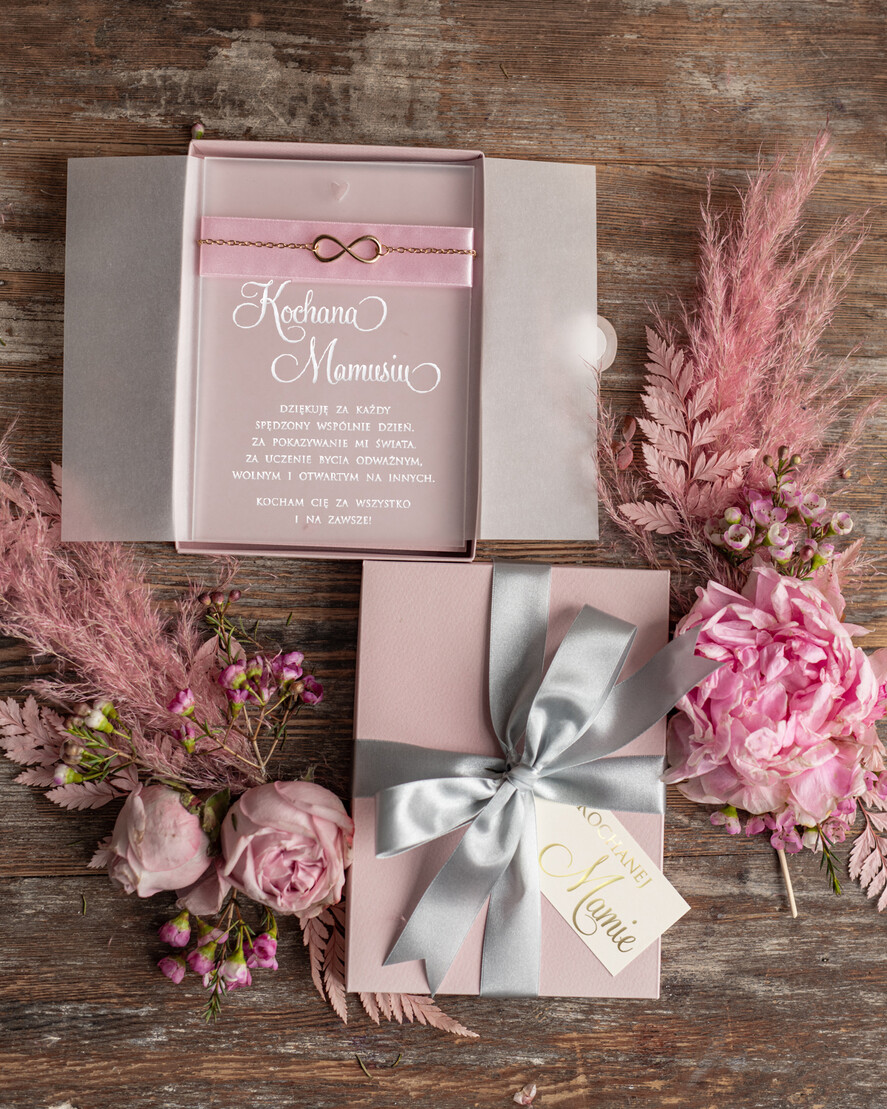 Prezenty dla Mamy biżuteria, pudełka, szkatułki na biżuterie  Pomysł prezent dla Mamy, Kartka z zyczeniami na Dzień Mamy w pudełeczku z Bransoletką nieskończoność0