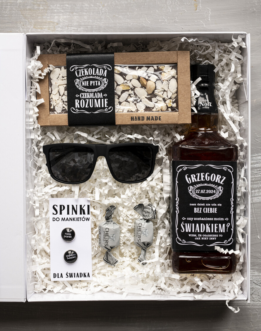 Prezenty dla świadków boxy prezentowe dla Świadka  zestaw dla świadka prośba o świadkowanie spinki do mankietów z napismi, fajne zestawy dla faceta na prezent, pomysł na prezent dla świadka, tematyczne zestawy prezentowe dla świadka2