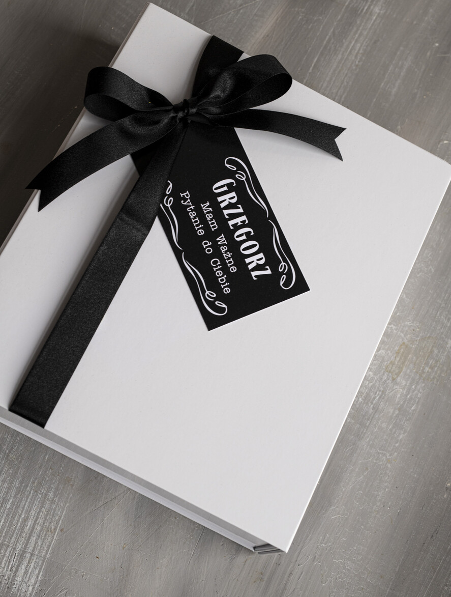 Prezenty dla świadków boxy prezentowe dla Świadka  zestaw dla świadka prośba o świadkowanie spinki do mankietów z napismi, fajne zestawy dla faceta na prezent, pomysł na prezent dla świadka, tematyczne zestawy prezentowe dla świadka3