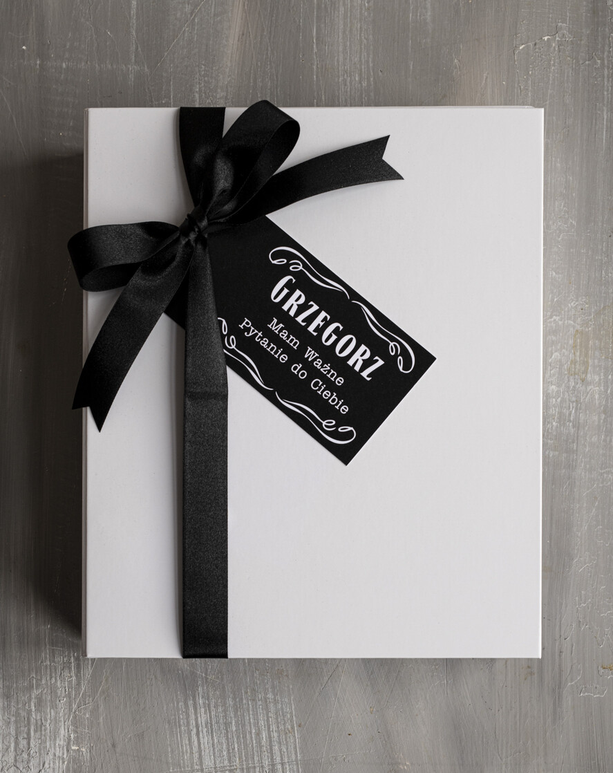 Prezenty dla świadków boxy prezentowe dla Świadka  zestaw dla świadka prośba o świadkowanie spinki do mankietów z napismi, fajne zestawy dla faceta na prezent, pomysł na prezent dla świadka, tematyczne zestawy prezentowe dla świadka4