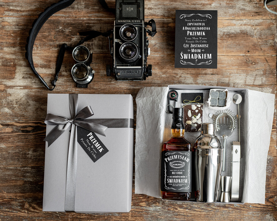 Prezenty dla świadków boxy prezentowe dla Świadka   Pomysł na Prezent czy zostaniesz moim świadkiem ? Pytanie do Świadka Zestaw Barmański ,  pytanie o świadkowanie Grawerowana Szklanka0