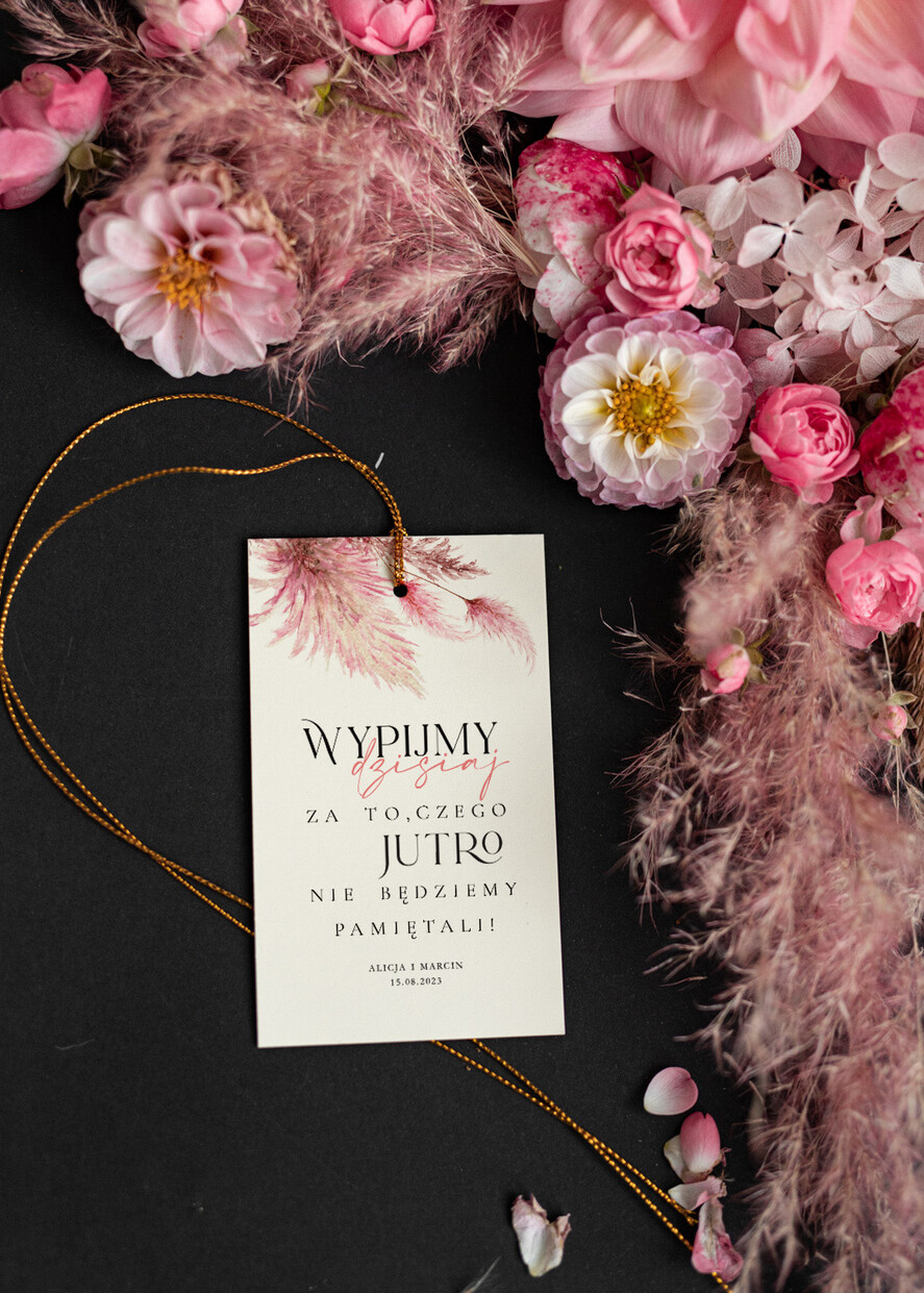 Zawieszki na butelki Minimalistyczne etykieta na wódkę weselną złote napisy zawieszki na butelki z waszą treścią, zawieszka na butelkę, zawieszka na butelkę z trawą pampasową 0