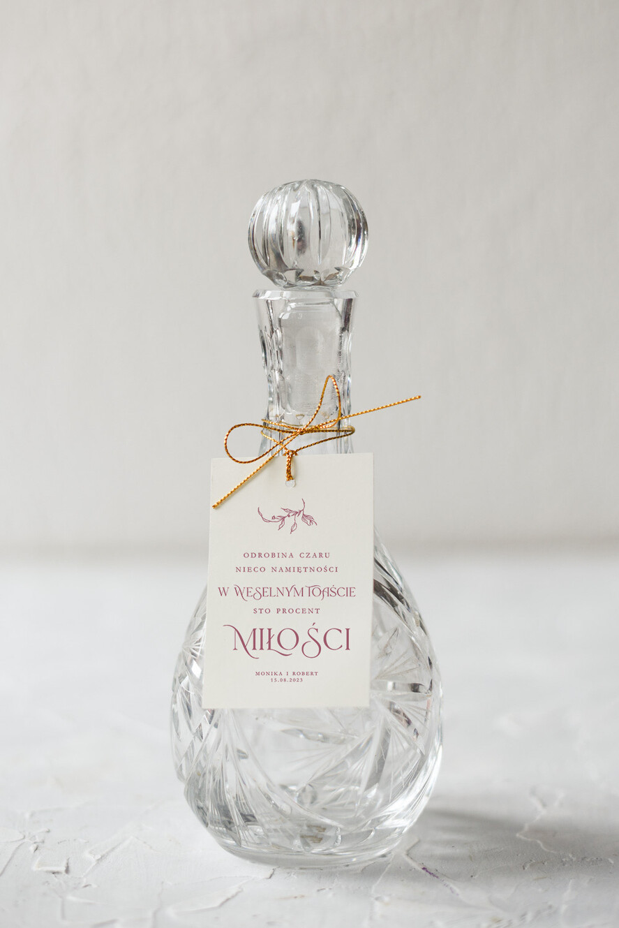 Zawieszki na butelki Minimalistyczne etykieta na wódkę weselną1