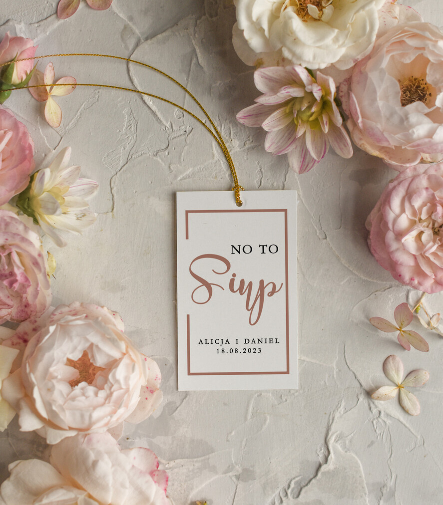 Zawieszki na butelki Minimalistyczne etykieta na wódkę weselną złote napisy zawieszki na butelki z waszą treścią, zawieszka na butelkę, ozdoba na wódkę weselną    0