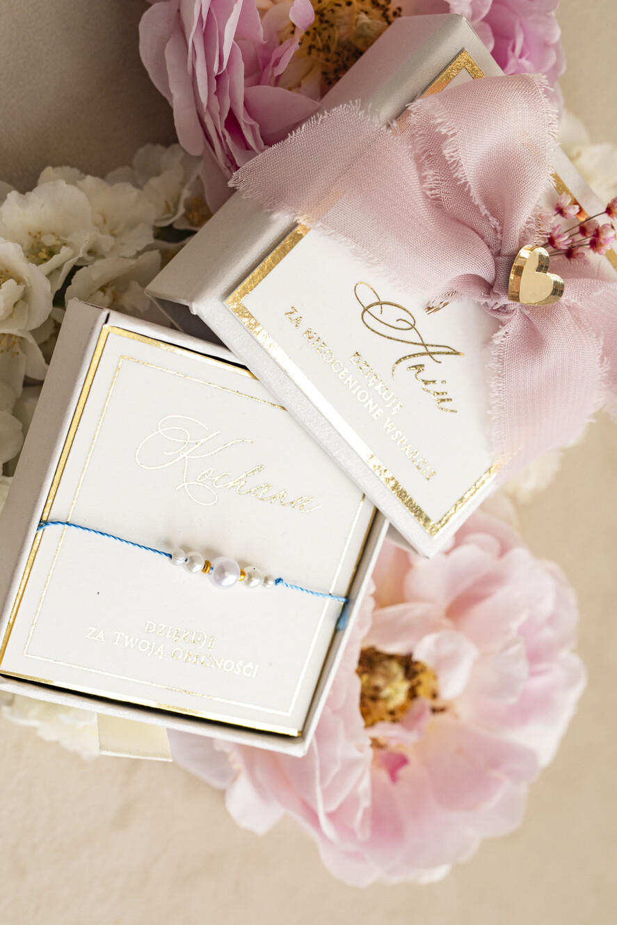 Prezenty dla świadków bransoletki i biżuteria dla świadkowej  Podziękowanie prezent dla świadkowej bransoletka z perłą- Bransoletka szczęścia w ozdobnym pudełeczku1