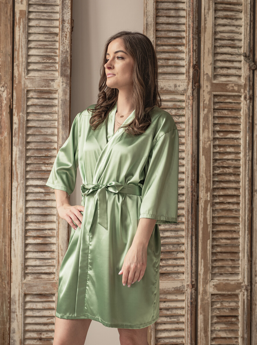 Prezenty dla świadków szlafrok dla świadkowej pomysł na pytanie czy zostaniesz moją świadkową szlafrok, satynowy szlafrok dla świadkowej, szlafrok na sesję zdjęciową, mietowy satynowy szlafrok15