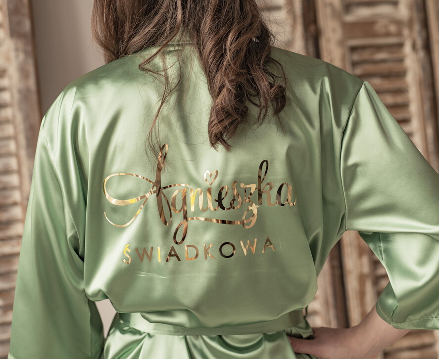 Prezenty dla świadków szlafrok dla świadkowej pomysł na pytanie czy zostaniesz moją świadkową szlafrok, satynowy szlafrok dla świadkowej, szlafrok na sesję zdjęciową, mietowy satynowy szlafrok8