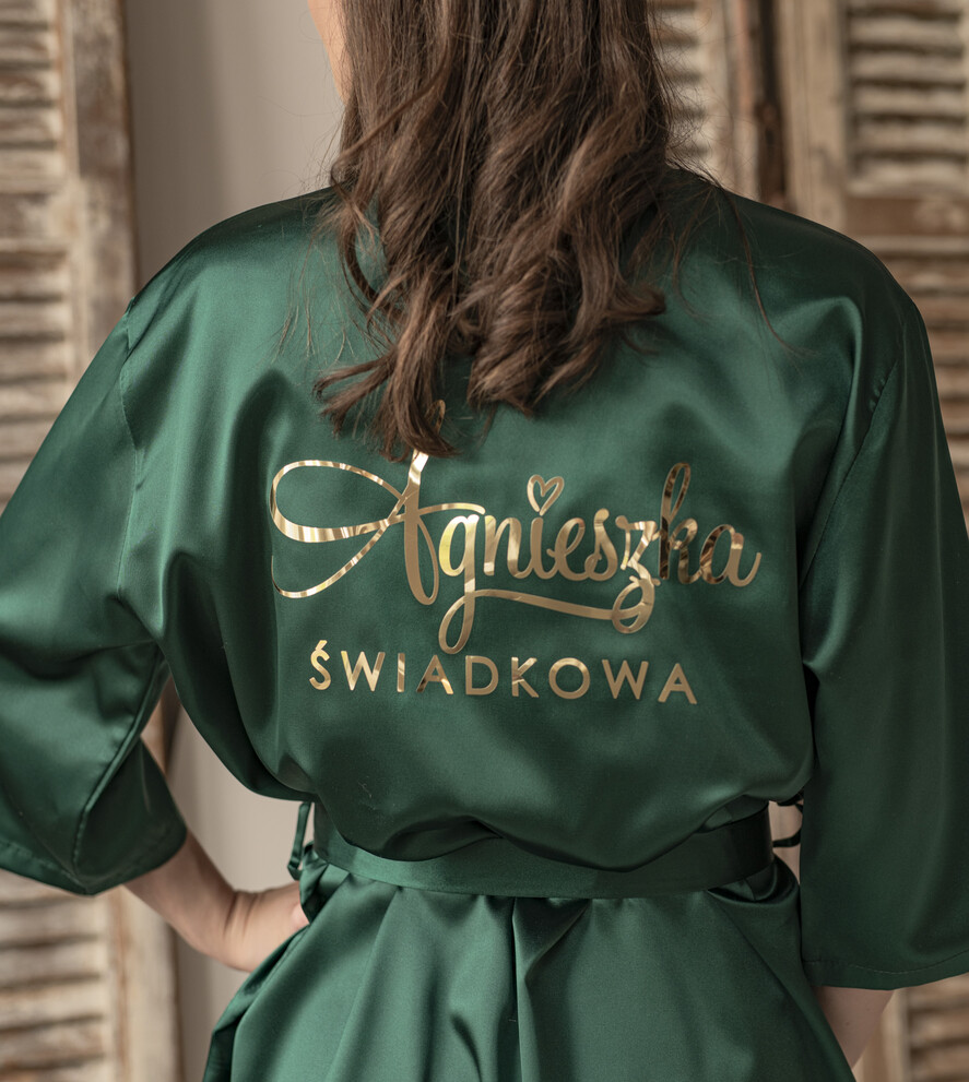Prezenty dla świadków szlafrok dla świadkowej pomysł na pytanie czy zostaniesz moją świadkową szlafrok, satynowy szlafrok dla świadkowej, szlafrok na sesję zdjęciową, zielony satynowy szlafrok3