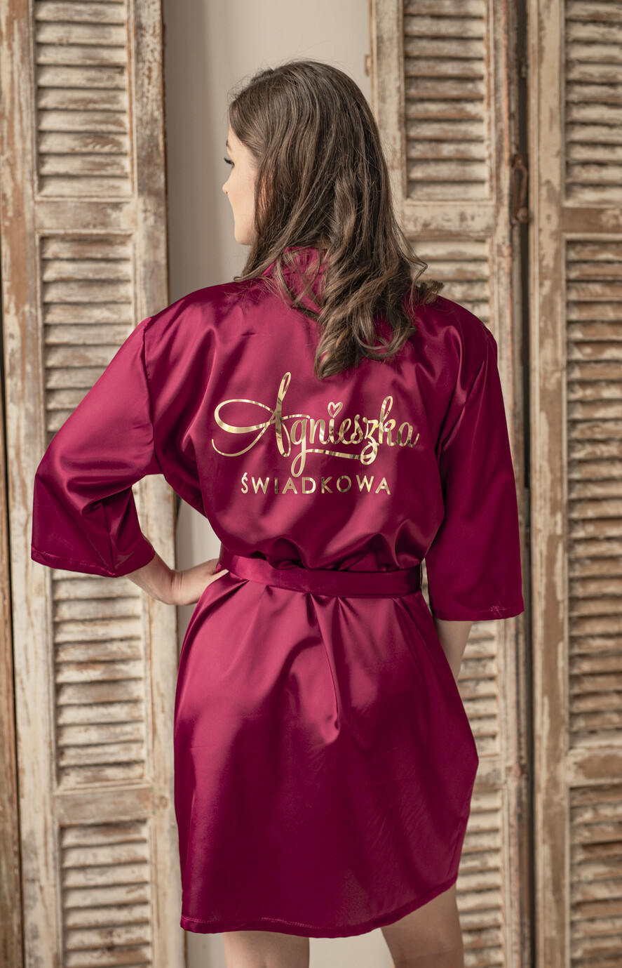 Prezenty dla świadków szlafrok dla świadkowej prezent dla świadkowej satynowy szlafrok z napisem, szlafrok dla świadkowej, druhny, bordowy satynowy szlafrok na sesję zdjęciową 6